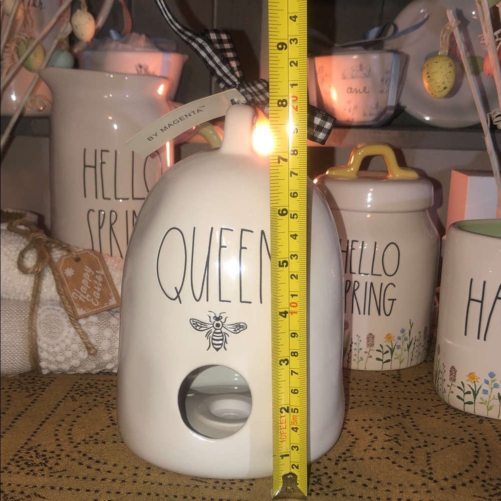 Rae Dunn QUEEN 🐝 Domed Birdhouse - Picture 7 of 8
